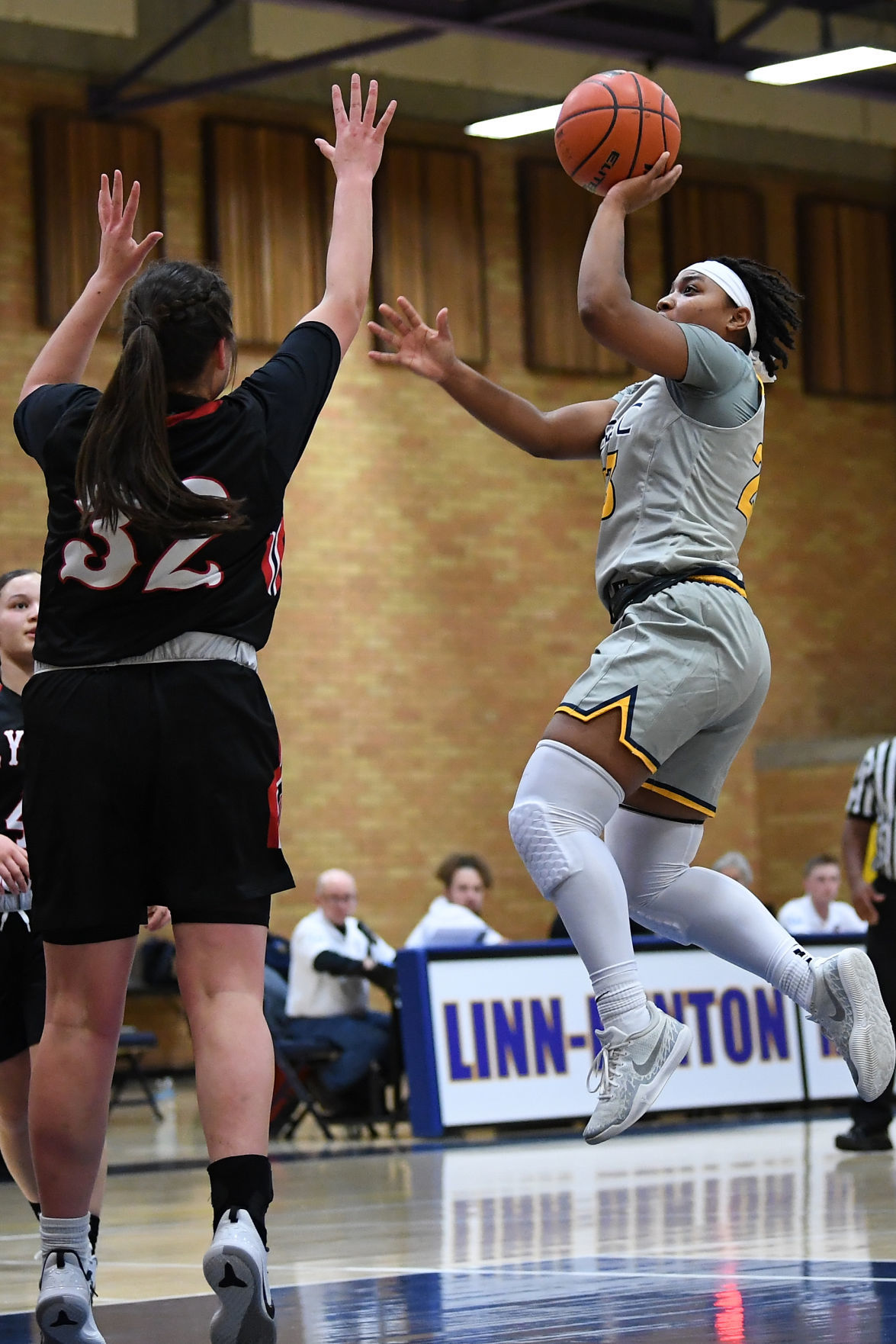 122019-dh-gallery113-spt-lbcc womens bb-leonn.JPG